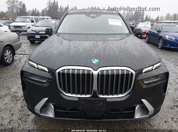 5UX23EM00R9V51026 2024 BMW X7 Black Widok wnętrza z tyłu
