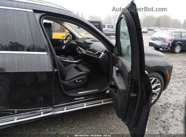 5UX23EM00R9V51026 2024 BMW X7 Black Widok wnętrza z przodu