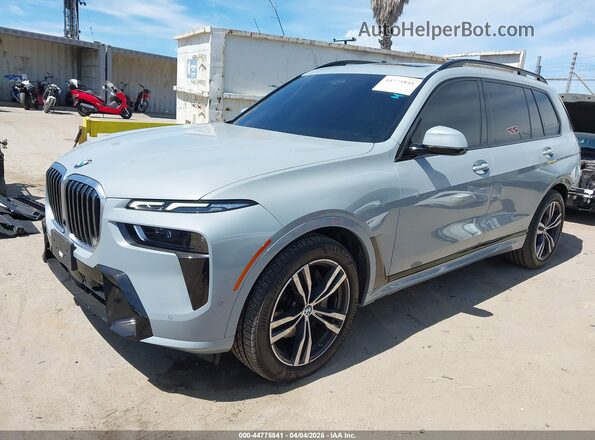 5UX23EM01P9N85182 2023 BMW X7 Gray Vista tres cuartos delantera izquierda