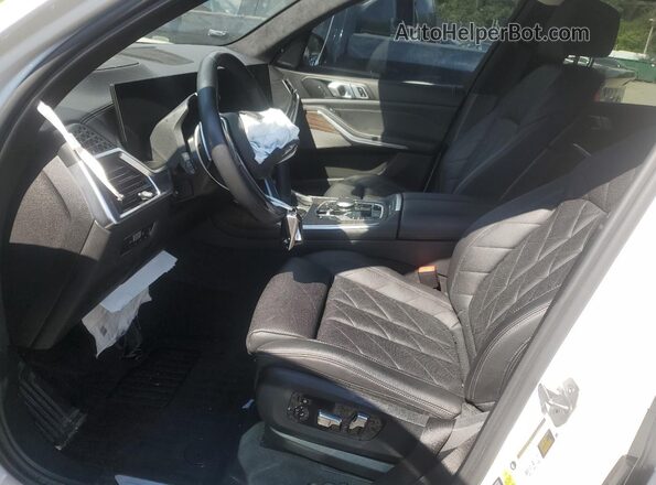 5UX23EM01P9P25098 2023 BMW X7 White Front interior view