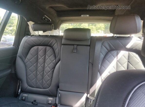 5UX23EM01P9P25098 2023 BMW X7 White Rear seats view