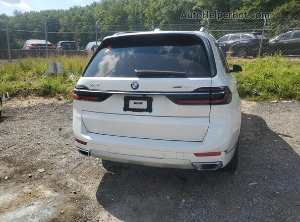 5UX23EM01P9P25098 2023 BMW X7 White Rear view