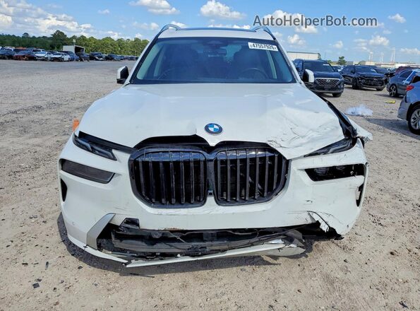 5UX23EM02S9X95637 2025 BMW X7 White Widok z przodu
