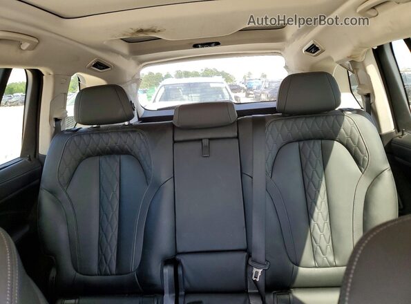 5UX23EM02S9X95637 2025 BMW X7 White Widok tylnych siedzeń