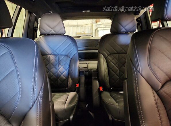 5UX23EM02S9Z45441 2025 BMW X7 Gray Widok tylnych siedzeń