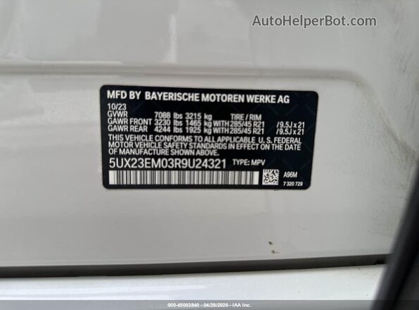 5UX23EM03R9U24321 2024 BMW X7 White Widok komory silnika