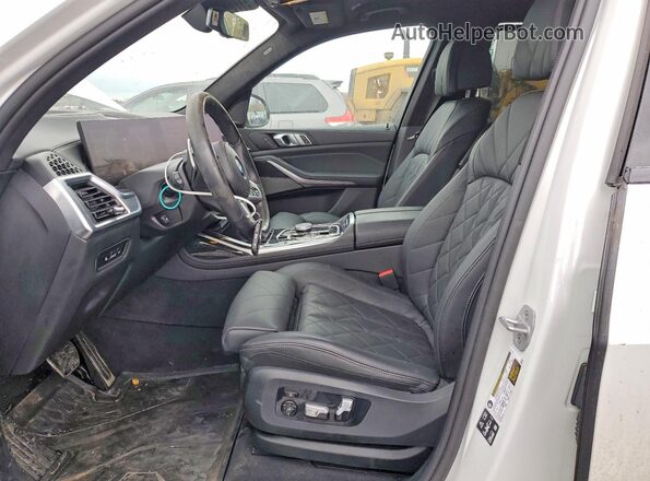5UX23EM03S9W48193 2025 BMW X7 Белый Вид салона спереди
