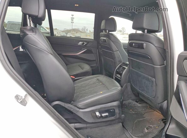 5UX23EM03S9W48193 2025 BMW X7 Белый Вид задней части салона