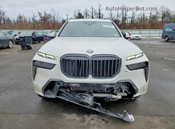 5UX23EM03S9W48193 2025 BMW X7 Белый Вид спереди