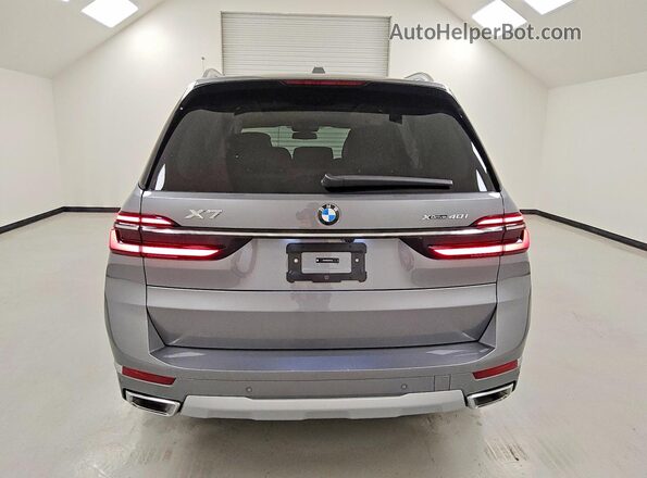 5UX23EM03T9401760 2026 BMW X7 Gray Vista trasera