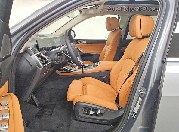 5UX23EM03T9401760 2026 BMW X7 Gray Vista interior delantera