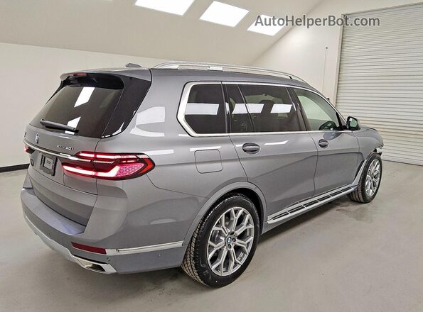 5UX23EM03T9401760 2026 BMW X7 Gray Trasero derecho