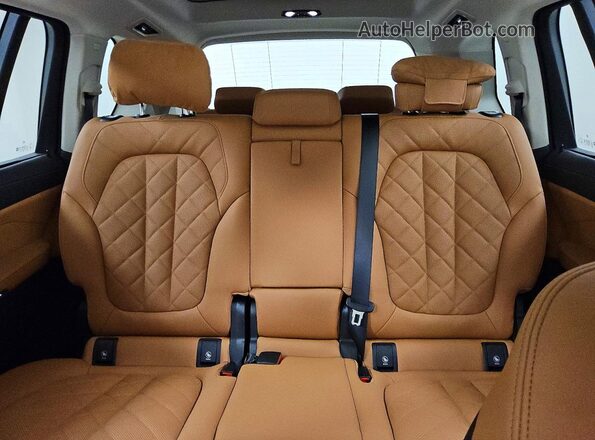5UX23EM03T9401760 2026 BMW X7 Gray Vista de los asientos traseros