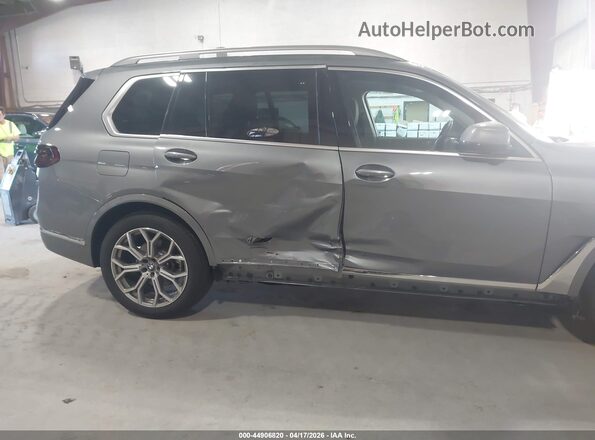 5UX23EM04S9Z58367 2025 BMW X7 Gray Widok z przodu