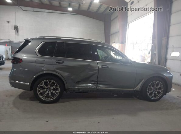 5UX23EM04S9Z58367 2025 BMW X7 Gray Widok wnętrza z tyłu