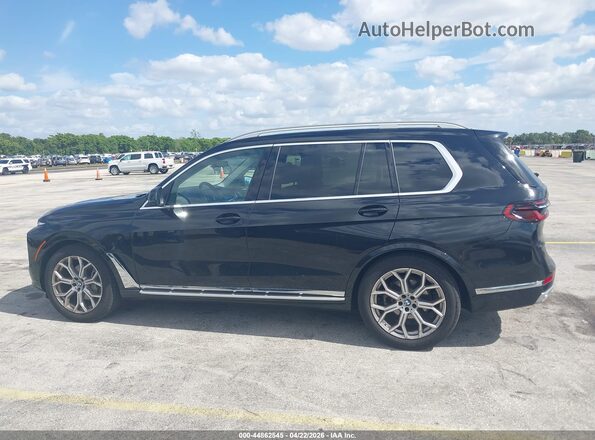 5UX23EM05S9Y27481 2025 BMW X7 Black Widok wnętrza 360 stopni