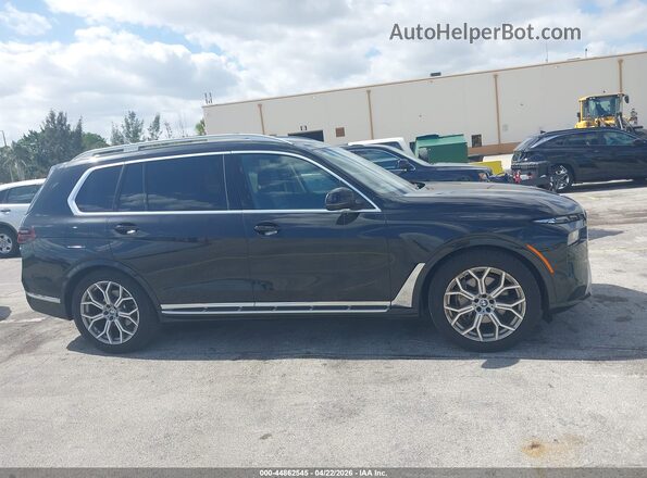 5UX23EM05S9Y27481 2025 BMW X7 Black Widok wnętrza z tyłu