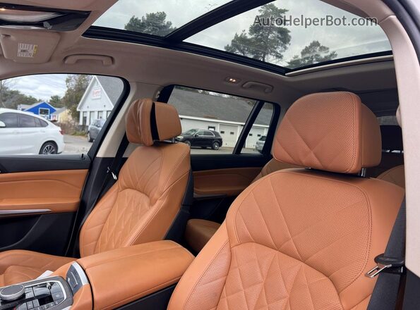 5UX23EM06P9R65571 2023 BMW X7 White Vista interior trasera