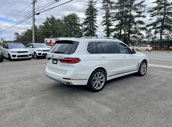 5UX23EM06P9R65571 2023 BMW X7 White Delantero derecho