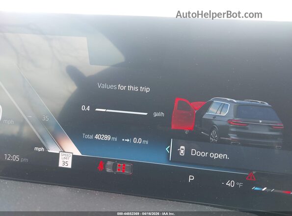 5UX23EM07P9S03835 2023 BMW X7 Gray Vista de los asientos traseros