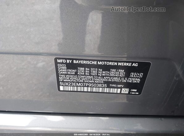 5UX23EM07P9S03835 2023 BMW X7 Gray Vista del compartimento del motor