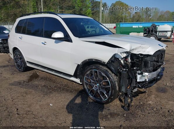 5UX23EM07S9W44955 2025 BMW X7 White Przód prawy