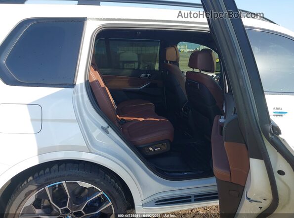 5UX23EM07S9W44955 2025 BMW X7 White Widok naklejki z numerem VIN