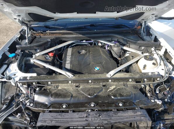 5UX23EM07S9W44955 2025 BMW X7 White Widok z tyłu
