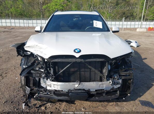 5UX23EM07S9W44955 2025 BMW X7 White Widok wnętrza z tyłu