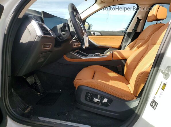 5UX23EM07T9160561 2026 BMW X7 White Vista interior delantera