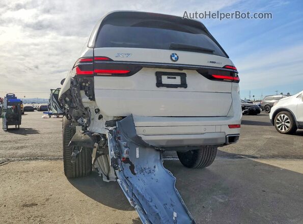 5UX23EM07T9160561 2026 BMW X7 White Vista trasera