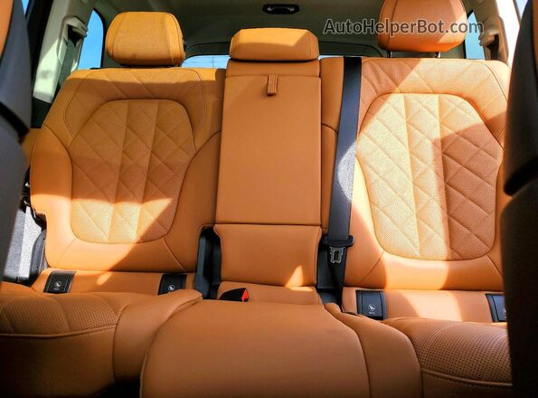 5UX23EM07T9160561 2026 BMW X7 White Vista de los asientos traseros