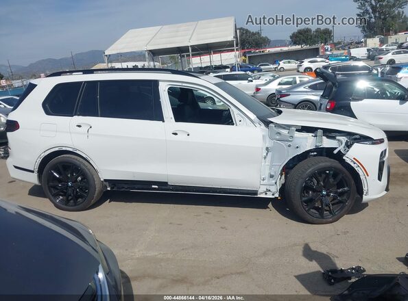 5UX23EM08T9092089 2026 BMW X7 Белый Панорамный вид салона 360°