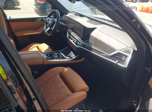 5UX23EM09R9V53762 2024 BMW X7 Black Vista interior delantera