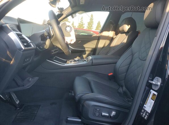 5UX23EU04T9028308 2026 BMW X5 Черный Вид салона спереди