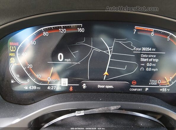 5UX2V1C01M9G65956 2021 BMW X4 Gray Widok tylnych siedzeń