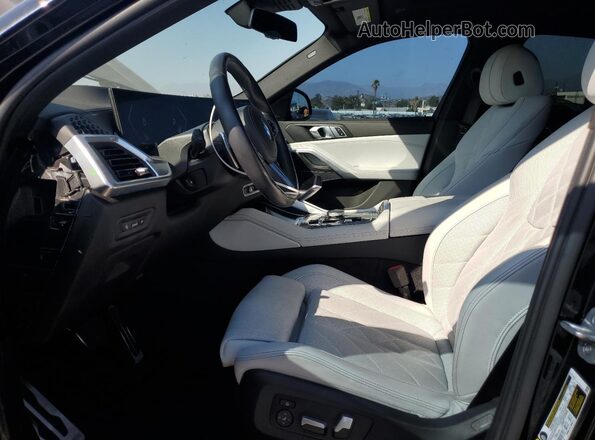 5UX33EX01R9S62253 2024 BMW X6 Черный Вид салона спереди