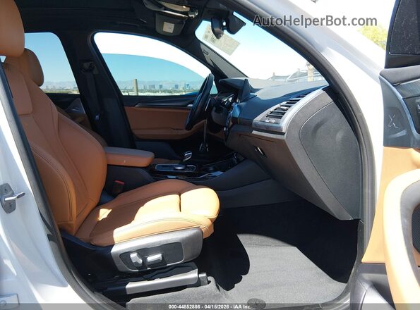 5UX43DP01P9P33880 2023 BMW X3 Белый Вид салона спереди