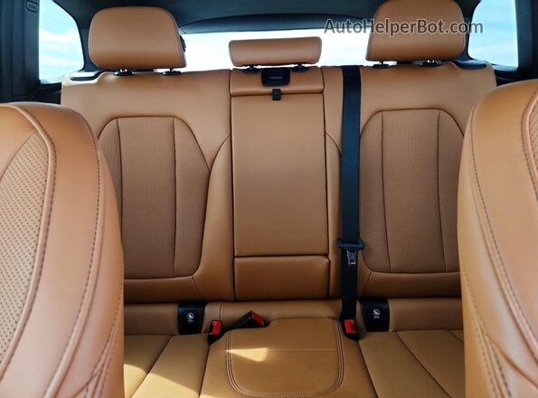5UX43DP02N9K26029 2022 BMW X3 White Vista de los asientos traseros