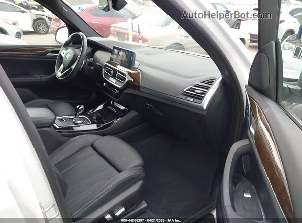 5UX43DP03P9P33850 2023 BMW X3 Белый Вид салона спереди