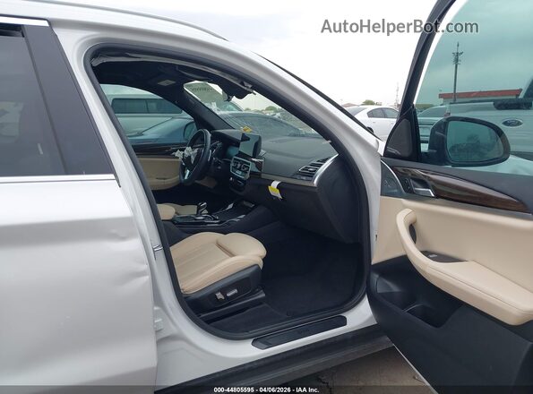 5UX43DP09P9S92189 2023 BMW X3 Белый Вид салона спереди