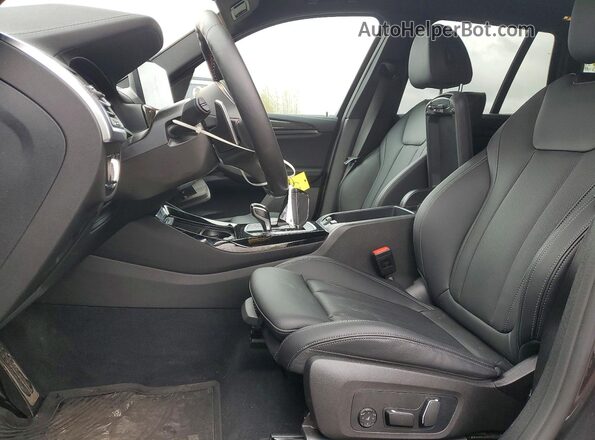 5UX83DP04R9W90415 2024 BMW X3 Угольный Вид салона спереди