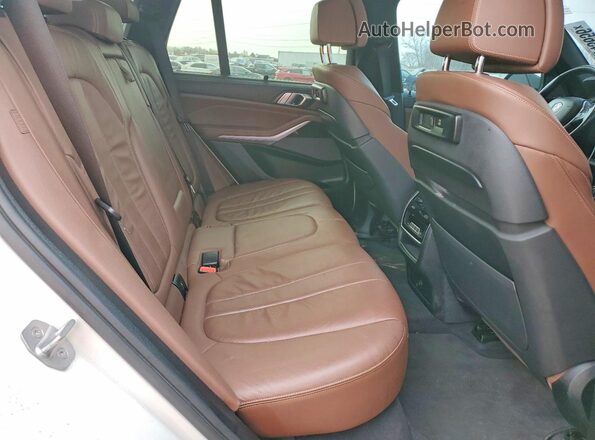 5UXCR4C06LLE30433 2020 BMW X5 White Widok wnętrza z tyłu