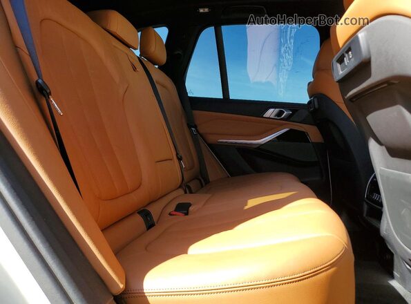 5UXCR6C57KLL03659 2019 BMW X5 Белый Вид задней части салона