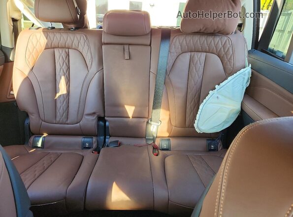 5UXCW2C01N9L61256 2022 BMW X7 Charcoal Vista de los asientos traseros