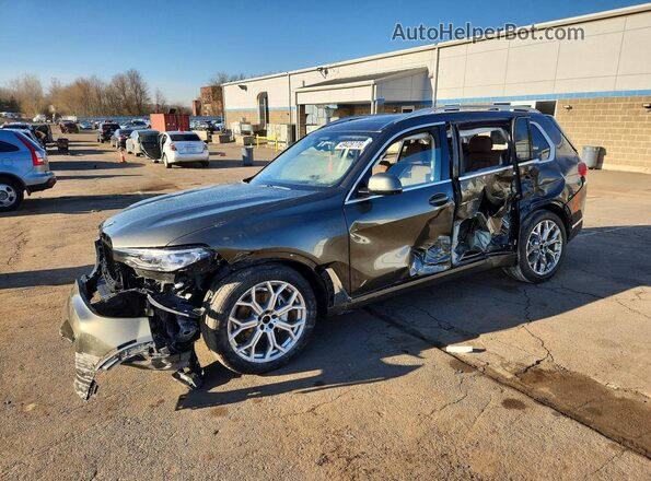 5UXCW2C01N9L61256 2022 BMW X7 Charcoal Vista tres cuartos delantera izquierda