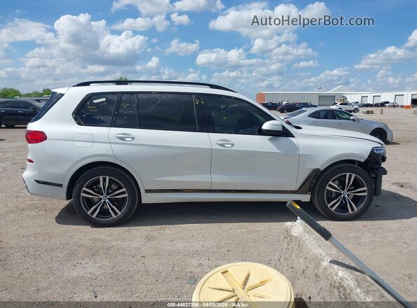5UXCW2C03M9F19100 2021 BMW X7 Белый Панорамный вид салона 360°