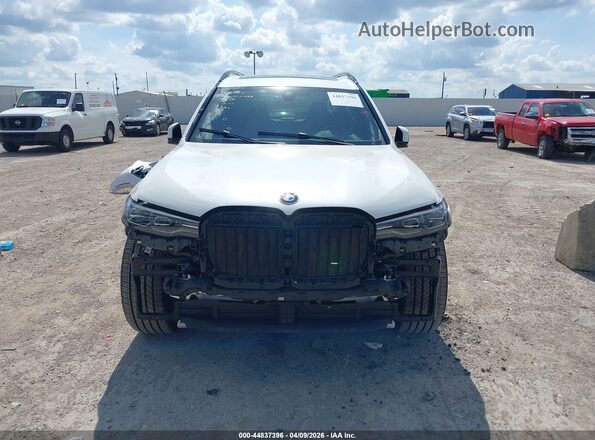 5UXCW2C03M9F19100 2021 BMW X7 Белый Вид задней части салона