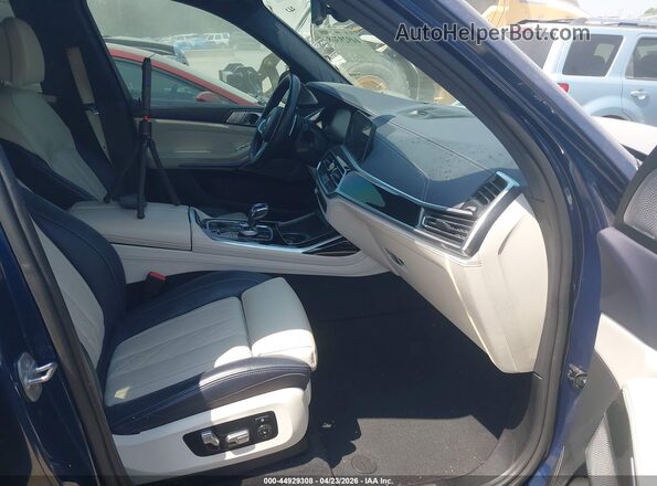 5UXCW2C04L9B43425 2020 BMW X7 Синий Вид салона спереди