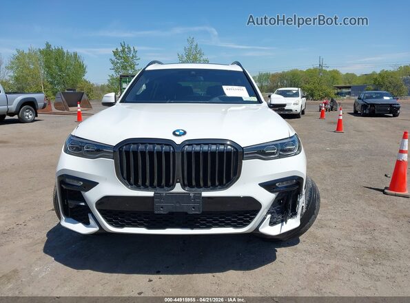 5UXCW2C07N9J89010 2022 BMW X7 Белый Вид панели приборов